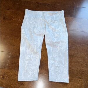 Alo White Camo Cropped leggings